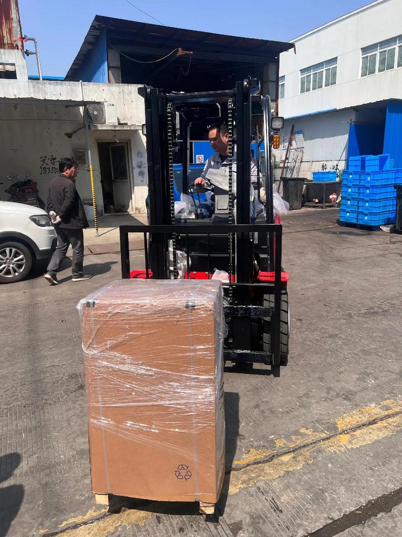 杭叉2噸電動冷庫用車 精工品質，助力冷鏈倉儲高效運轉